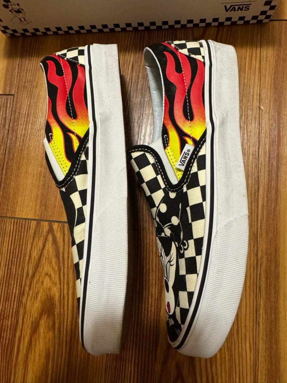 Disney x Vans Checkered Flames Mickey & Minnie Slip on Shoes - Picture 4 of 8